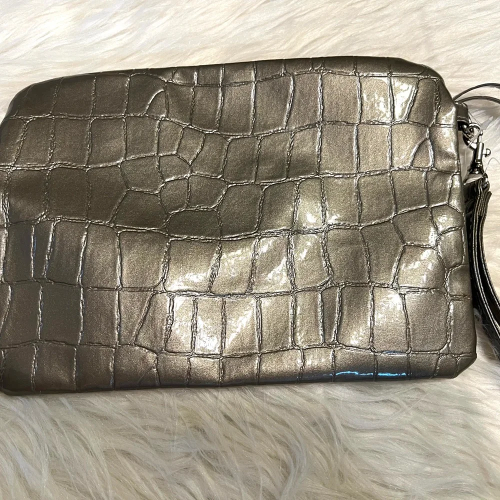Chateau Metallic Color Clutch - Picture 7 of 10